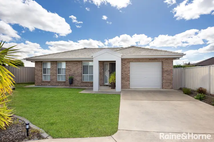 5/3 Womboin Crescent, Glenfield Park NSW 2650