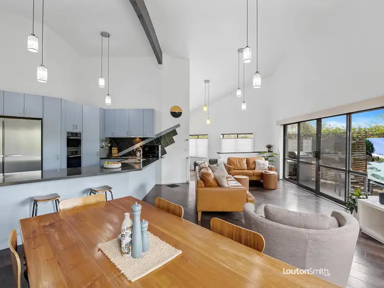 Second view of Homely house listing, 6 Nalinga Court, Warranwood VIC 3134