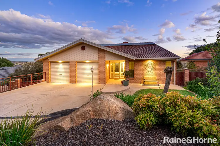 66 Simkin Crescent, Kooringal NSW 2650
