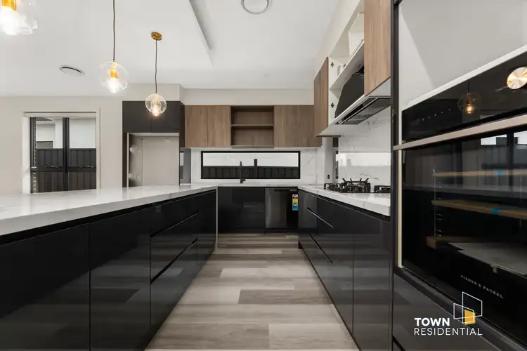 6 Nell Edeson Street