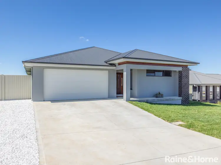 1 Fairleigh Place, Kelso NSW 2795