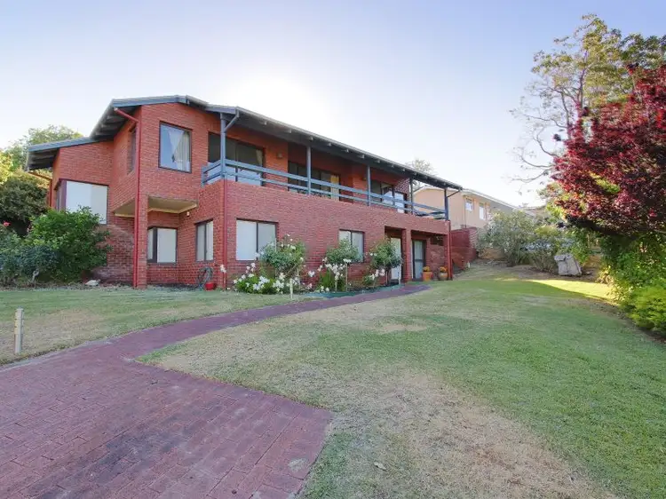 4 Park Road, Mount Pleasant WA 6153