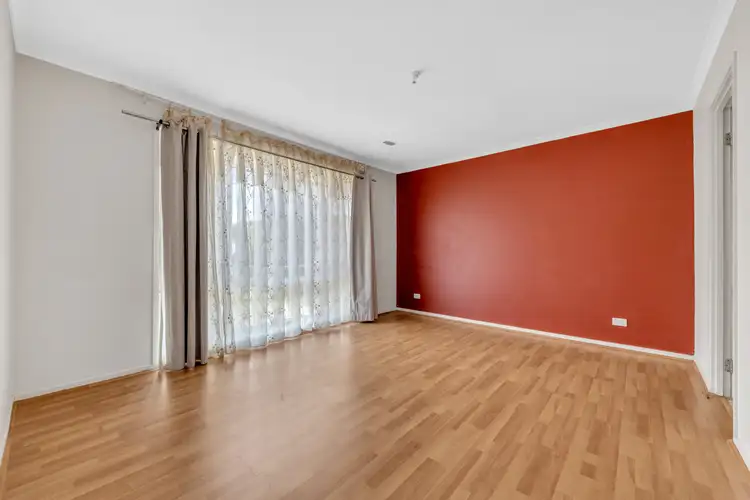 Fifth view of Homely house listing, 15 Columbia Circuit, Broadmeadows VIC 3047