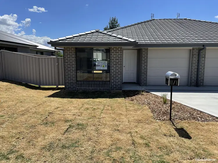 11 Mustang Close