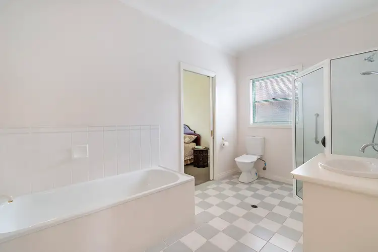 Third view of Homely house listing, 4 Lakeside Court, Hamilton VIC 3300