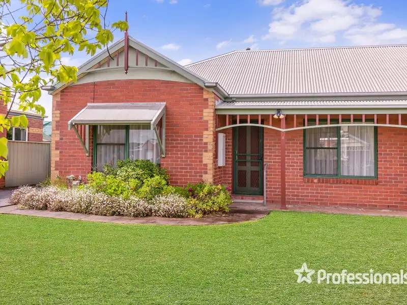 Main view of Homely unit listing, 4 Lakeside Court, Hamilton VIC 3300