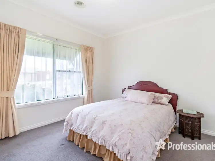 Fourth view of Homely unit listing, 4 Lakeside Court, Hamilton VIC 3300