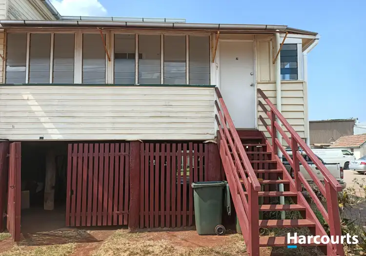37 Macrossan Street