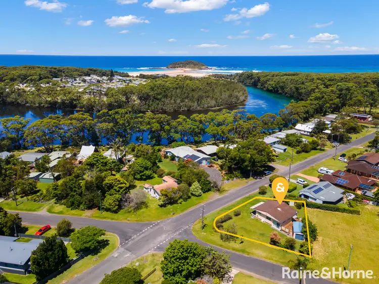 1 Centre Street, Lake Tabourie NSW 2539