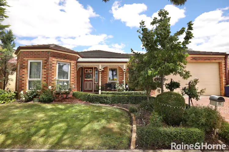 17 Cambridge Crescent, Roxburgh Park VIC 3064