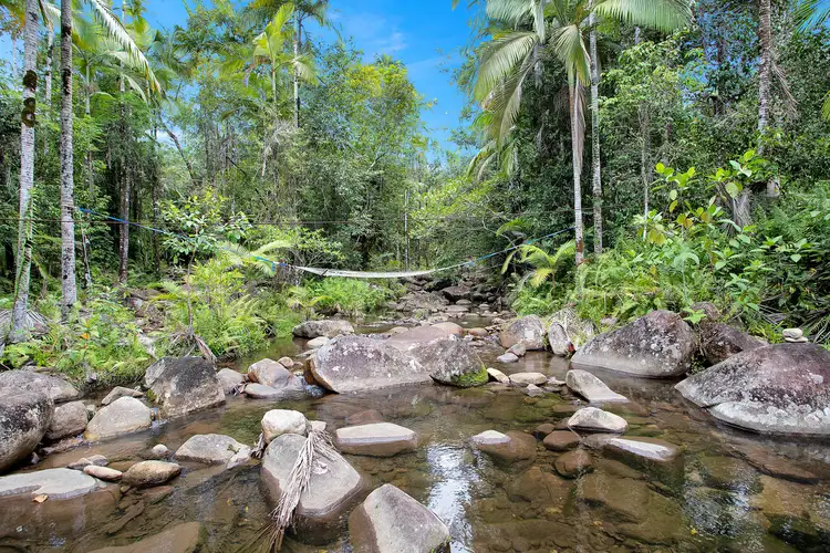 14 Boulder Road, Finch Hatton QLD 4756