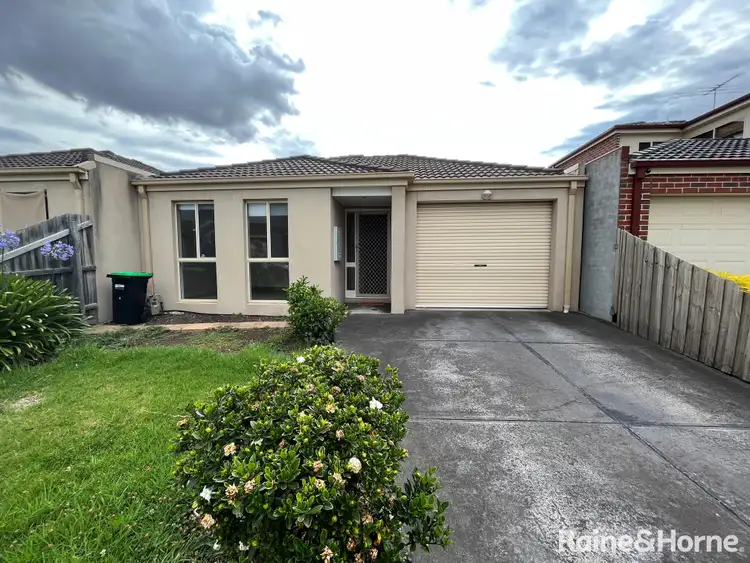 2/4 Jade Way, Hillside VIC 3037