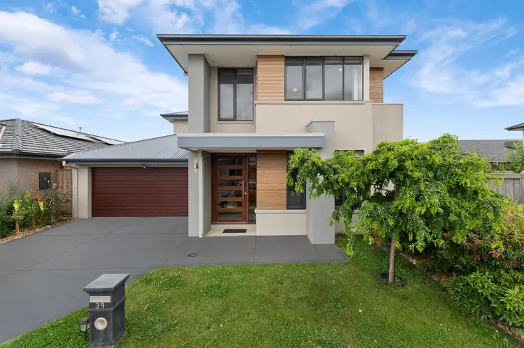 39 Atrium Street, Clyde North VIC 3978