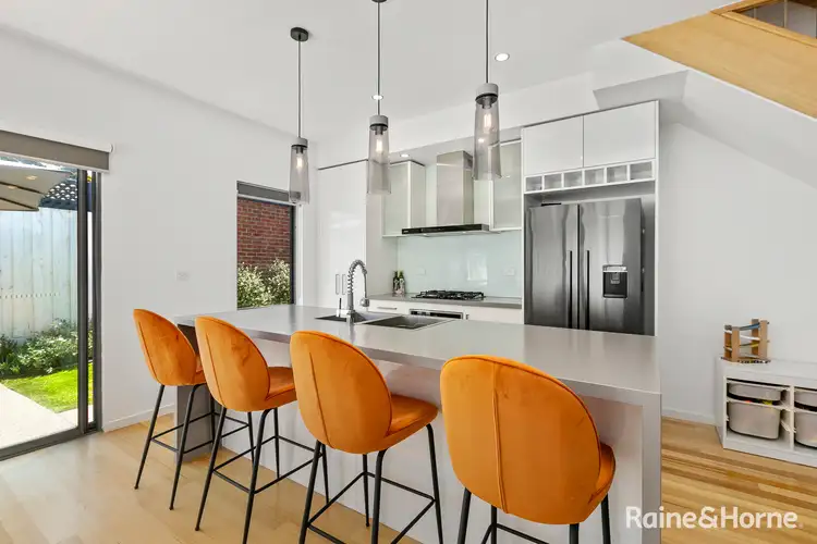 2/5a Thorpe Street, Newport VIC 3015