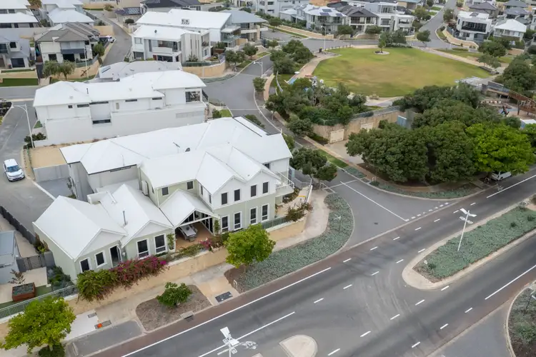 32 Lucretia Circle, North Coogee WA 6163