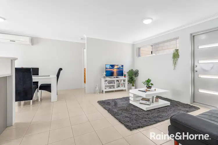 1/20 Gladstone road, Armadale WA 6112