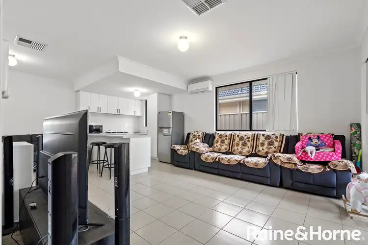 8 Thistle Way, East Cannington WA 6107