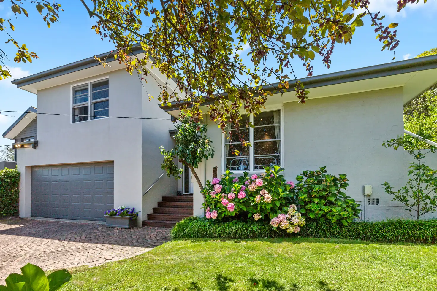 Main view of Homely house listing, 10 Rendlesham Avenue, Mount Eliza VIC 3930