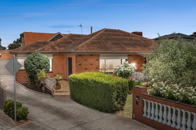 1 Riverside Avenue, Avondale Heights VIC 3034