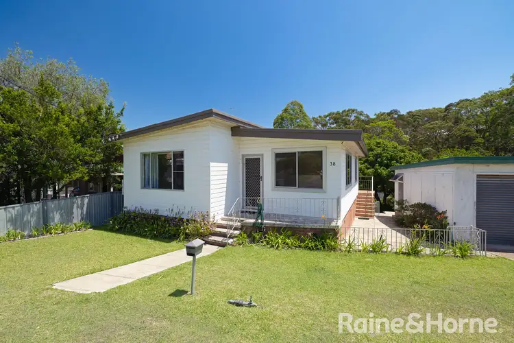 38 Laxton Crescent, Belmont North NSW 2280