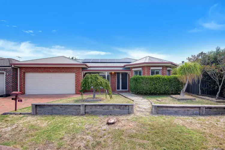 4 Radiata Close, Manor Lakes VIC 3024