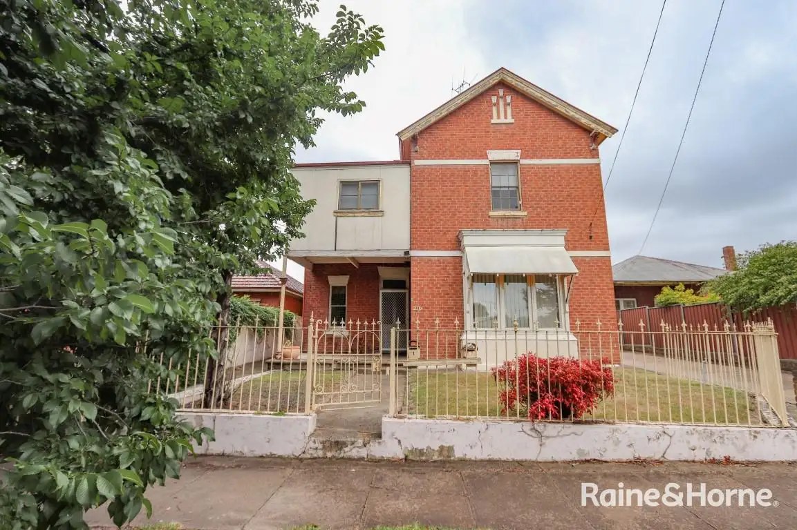 Main view of Homely unit listing, 1/216 Russell St, Bathurst NSW 2795