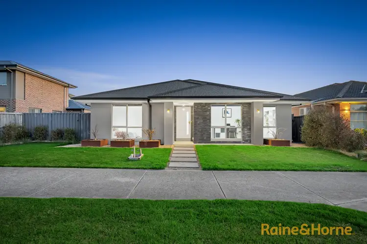2 Chaucer Court, Cranbourne West VIC 3977