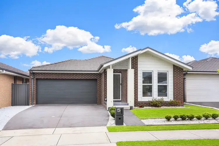 5 Sinclair Parade, Jordan Springs NSW 2747