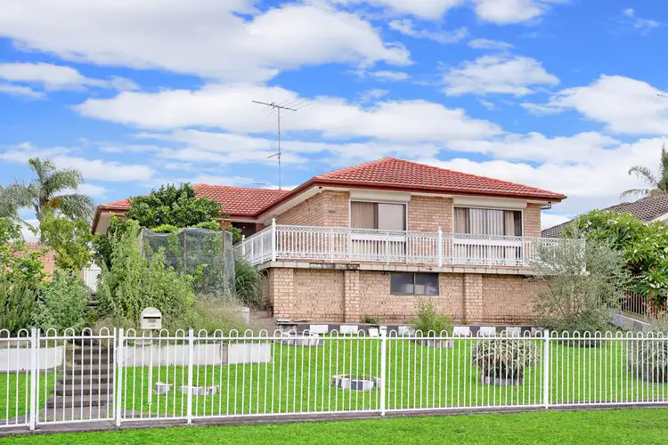 10 Walkers Lane, St Clair NSW 2759