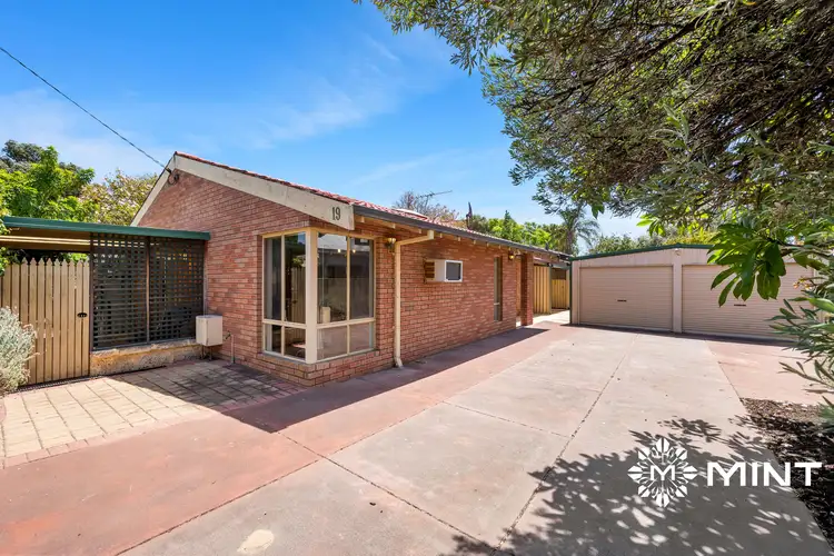 19 Cleopatra Street, Palmyra WA 6157