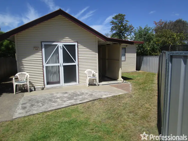 8B Pine Street, Kootingal NSW 2352