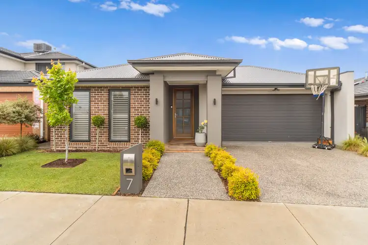 7 Scorchin Drive, Cranbourne South VIC 3977