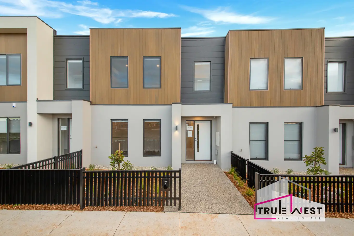 Main view of Homely townhouse listing, 7 Sunflower walk, Bonnie Brook VIC 3335