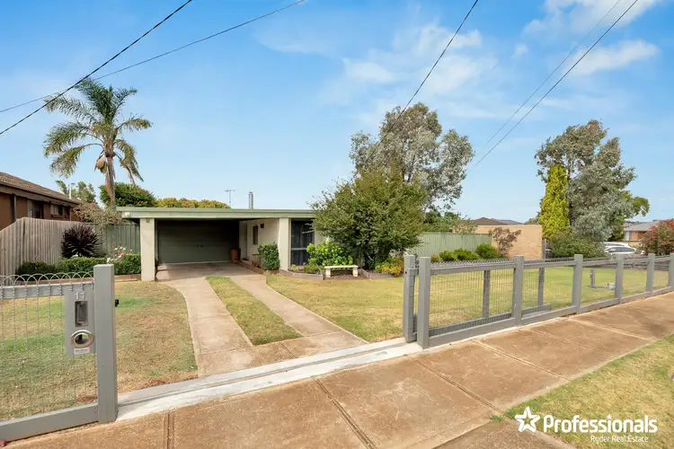 11 Cook Road, Melton South VIC 3338