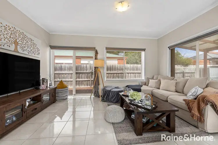 1/5 Brindalee Way, Hillside VIC 3037