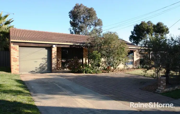184 Fernleigh Road, Mount Austin NSW 2650