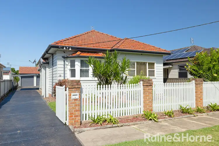 19 Gloucester Avenue