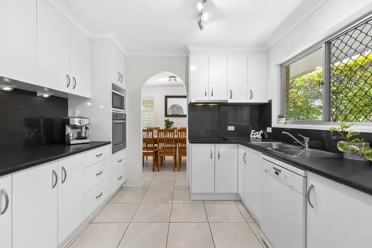 11 Longford Street, Everton Hills QLD 4053