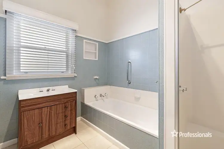 Fifth view of Homely house listing, 1 Collins Street, Hamilton VIC 3300