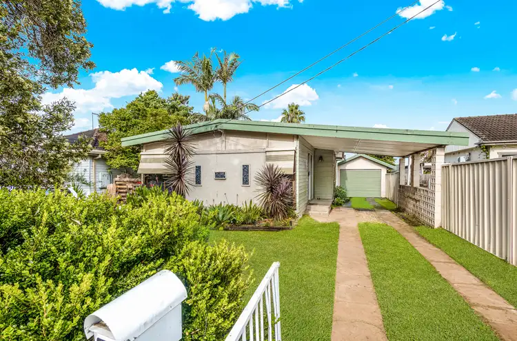 37 & 37a Dan Crescent, Colyton NSW 2760