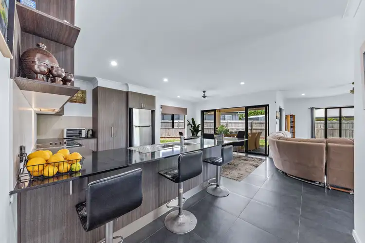 6 Grevillea Place, Cannonvale QLD 4802