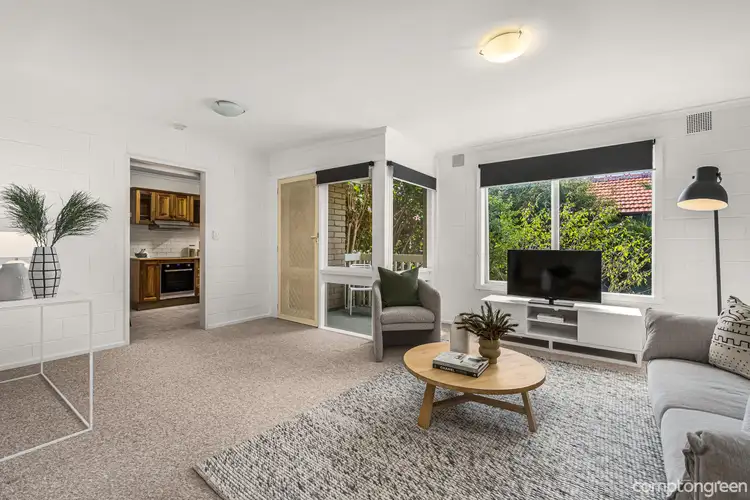 2/7 Flower Street, Essendon VIC 3040