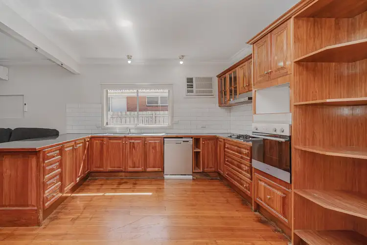 Seventh view of Homely house listing, 8 West Court, Lalor VIC 3075