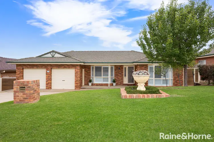 11 Kirrang Avenue, Glenfield Park NSW 2650
