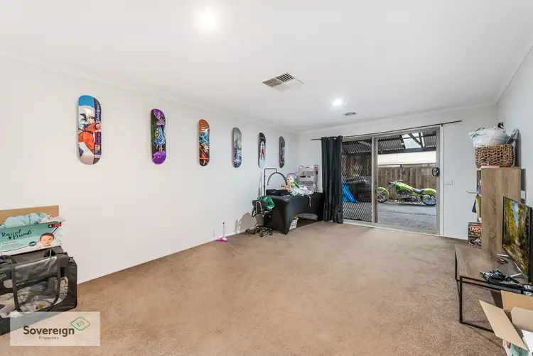 Fifth view of Homely house listing, 4 Kent Court, Cranbourne North VIC 3977