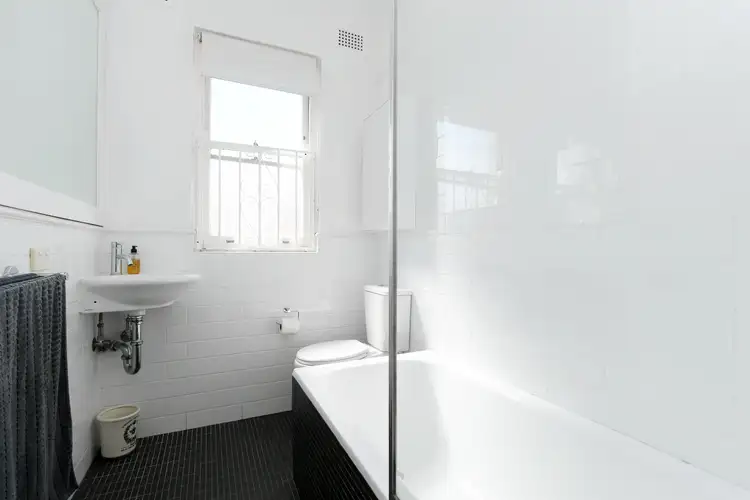 Fifth view of Homely apartment listing, 8/72 Plowman Street, North Bondi NSW 2026