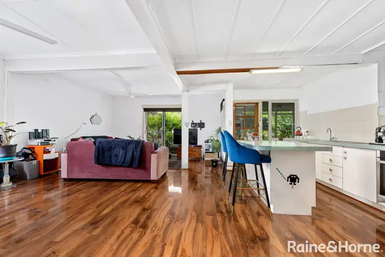 16 Ivanhoe Av, St Albans VIC 3021