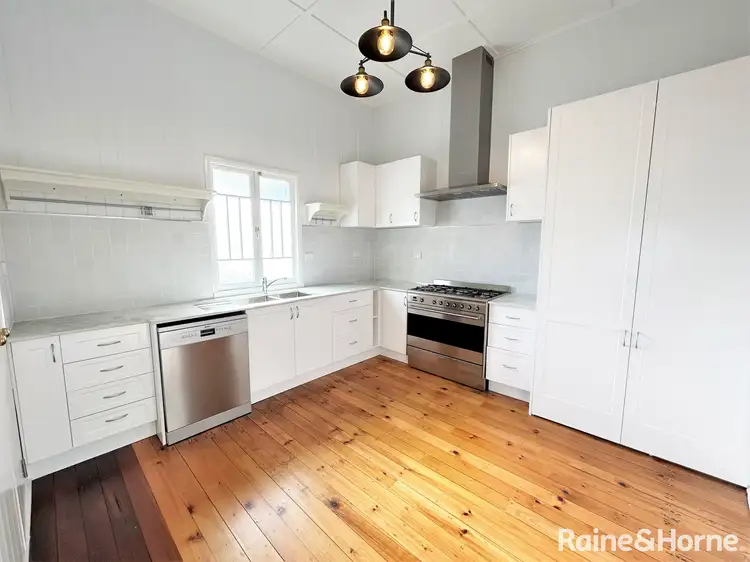 1/534 (Upstairs) Esplanade, Urangan QLD 4655