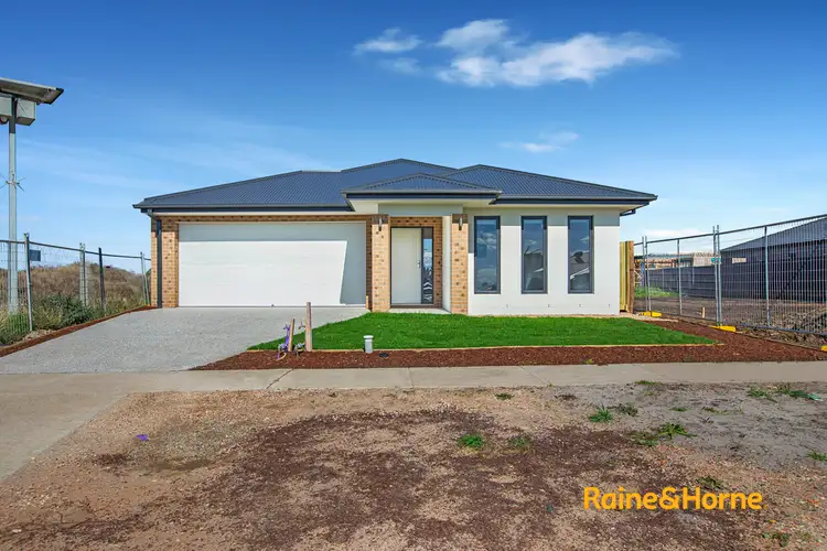 66 Guineas Street, Cranbourne East VIC 3977