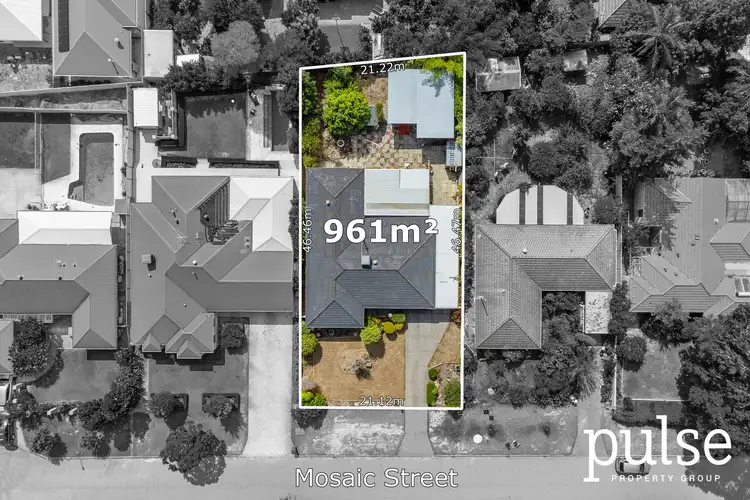 24 Mosaic Street East